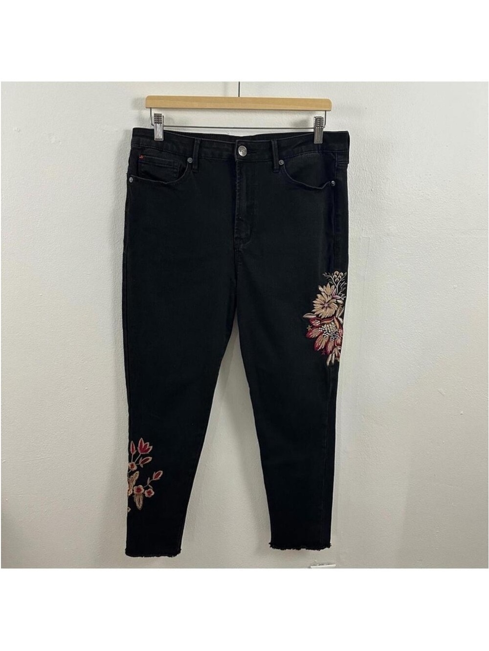 Seven7 Women’s High Rise Embroidered Floral Jeans Size 14